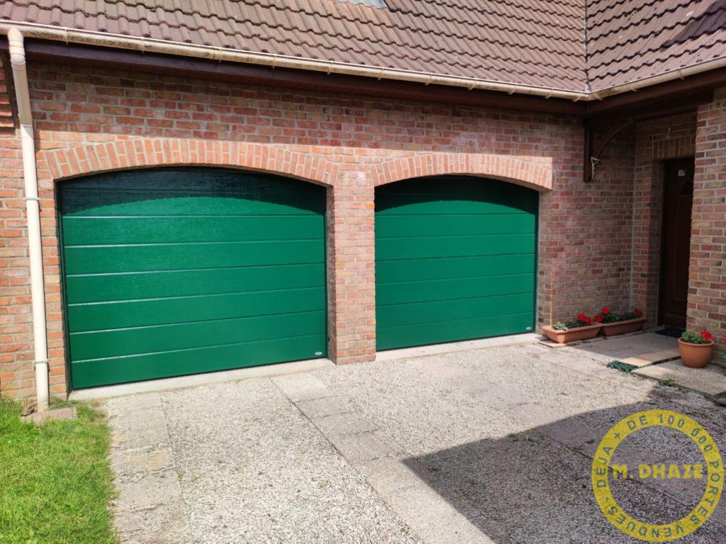 Porte-sectionnelle-double-porte-sectionnelle-motorisée-novoferm-tablier-larges-lames-woodgrain-verlinghem-MDHAZE