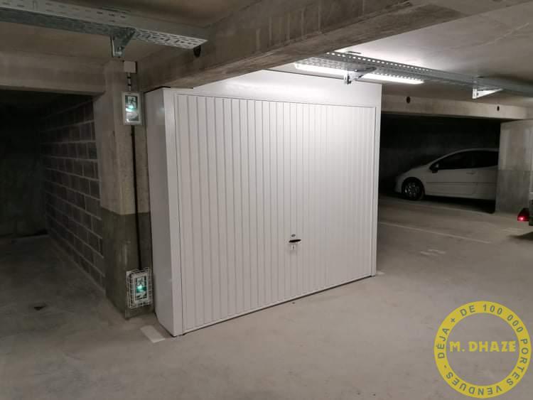 porte basculante metalique novoferm avec caisson d’avancement en toles galva laquée marquette M DHAZE
