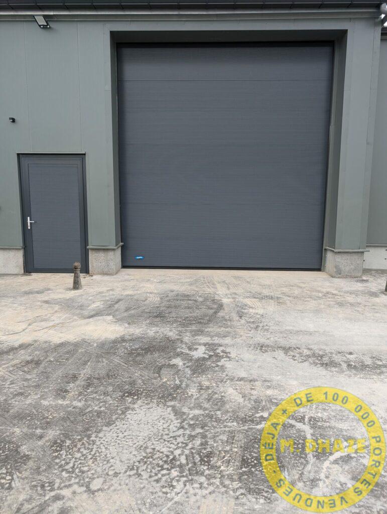 Porte industrielle avec portillon à Linselles (Nord)