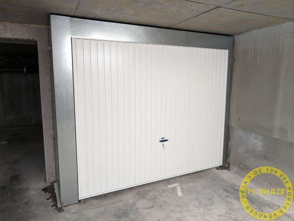 Porte basculante Novoferm ossature précadré métallique à Linselles