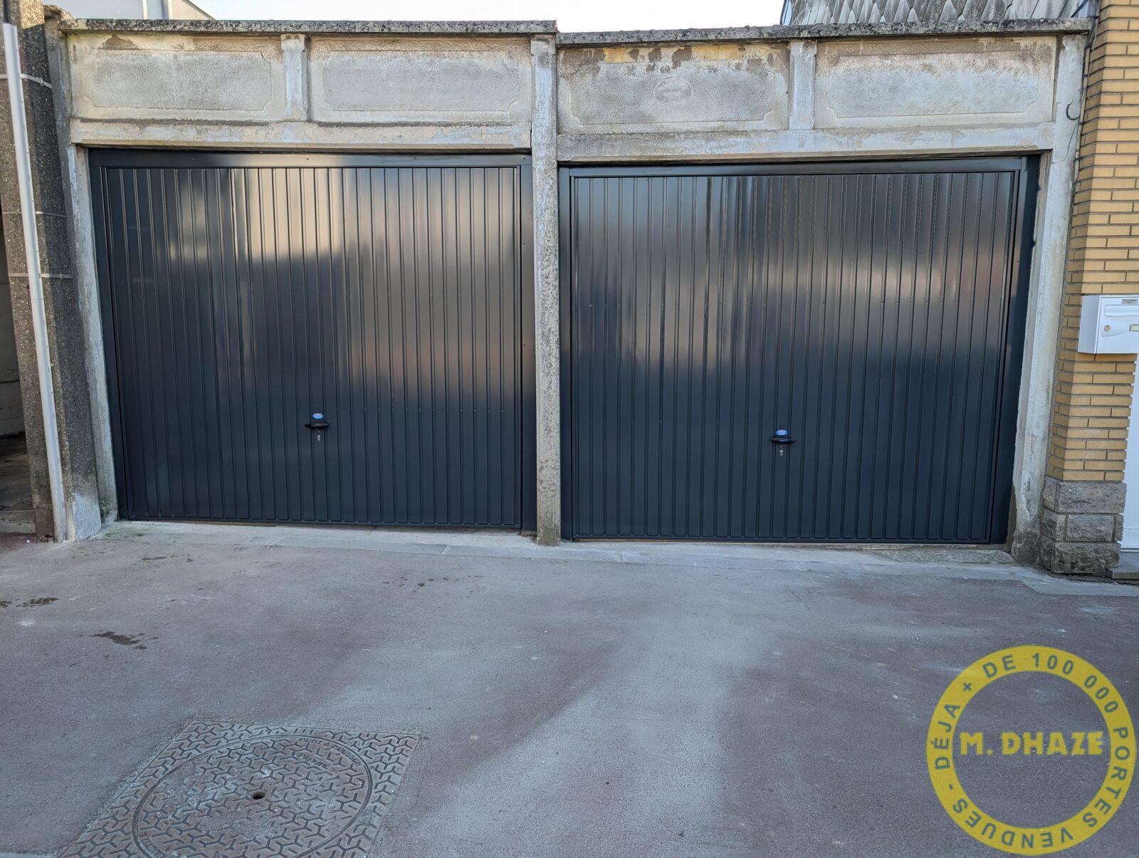 Installation de deux portes basculantes métalliques Novoferm, gris anthracite sur de boxs/garages à Roncq (Métropole lilloise)