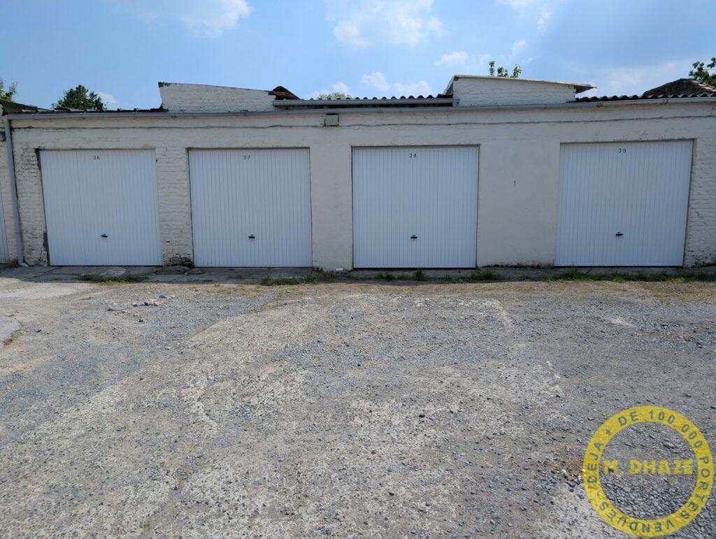 Installation d’une porte basculante métallique à Villeneuve d’Ascq (Nord)