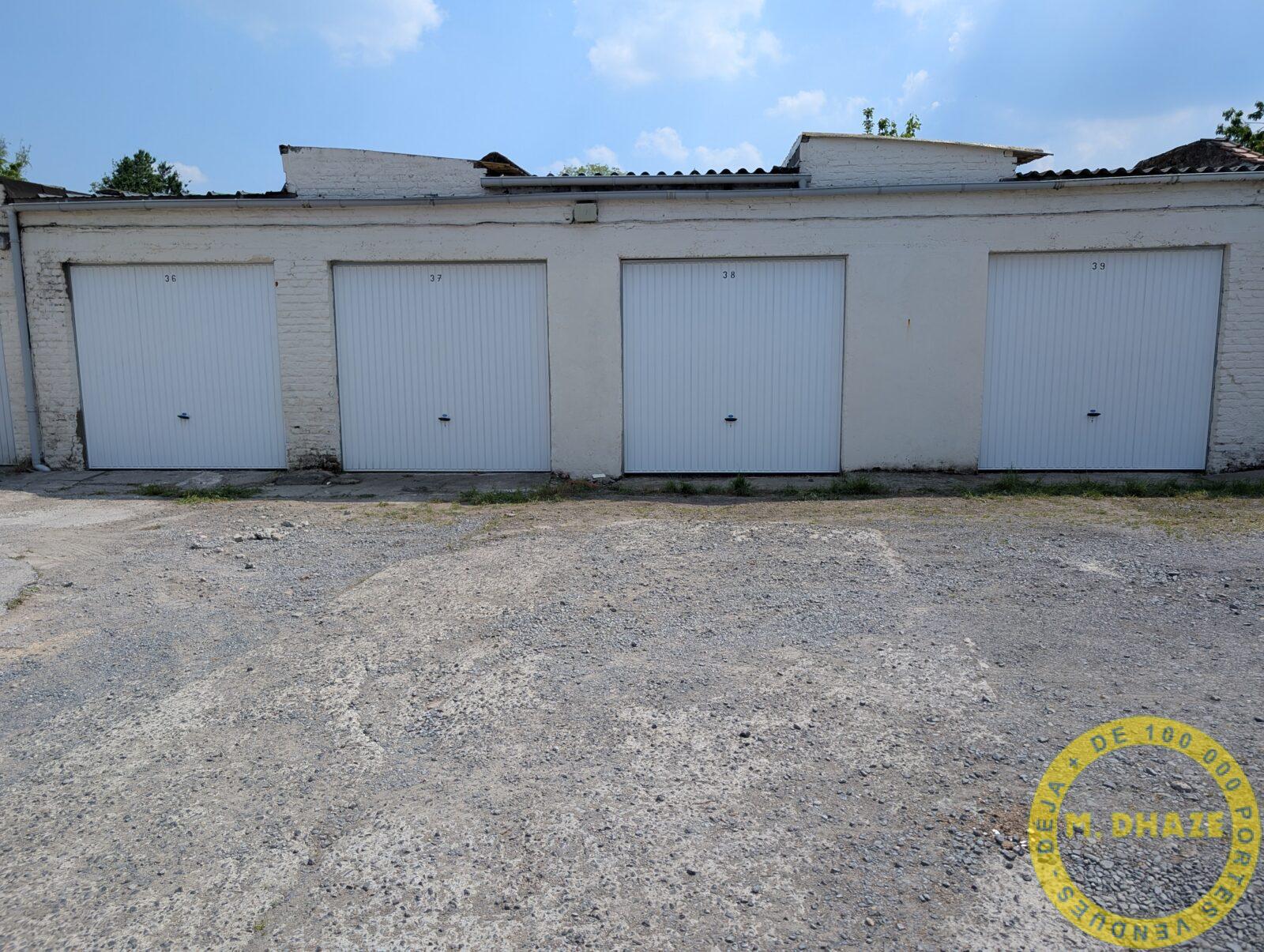 Porte basculante métallique Novoferm grande dimension à Villeneuve d'Ascq (Nord)