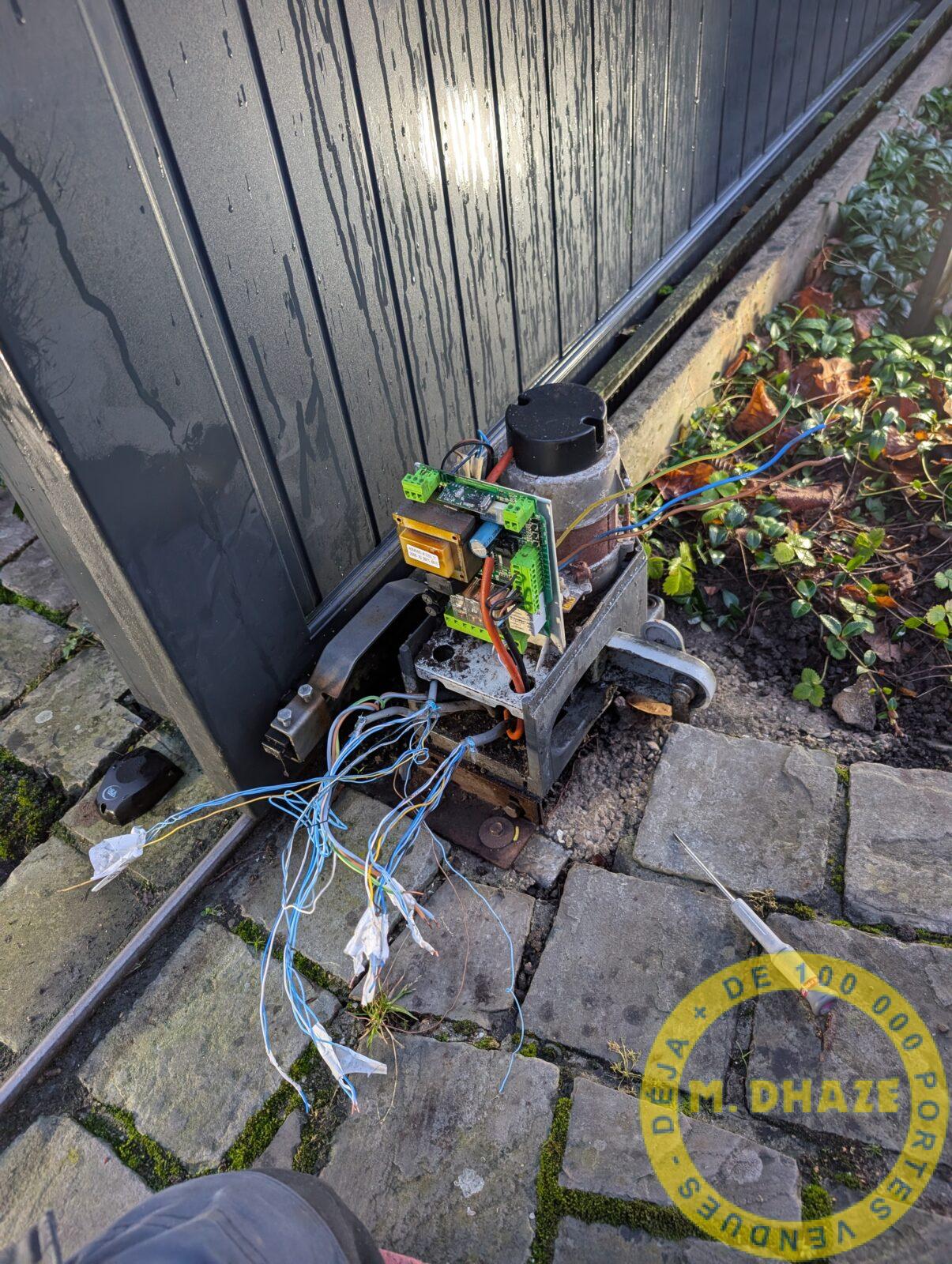 Avant le remplacement d'un moteur DEA de portail coulissant à Neuville en Ferrain - 59