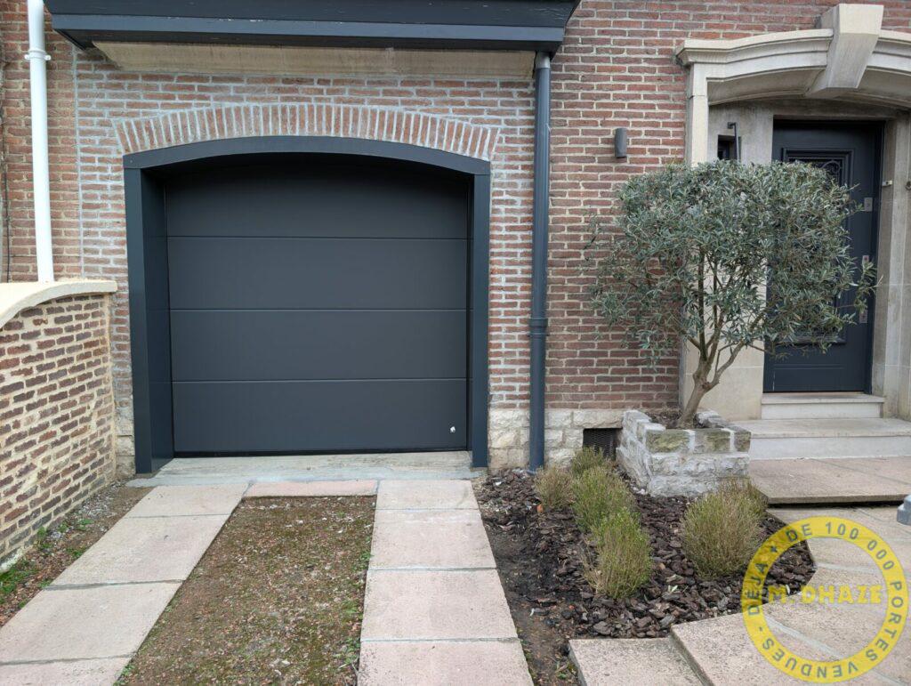 Porte de garage sectionnelle grise à Marcq en Baroeul (59)